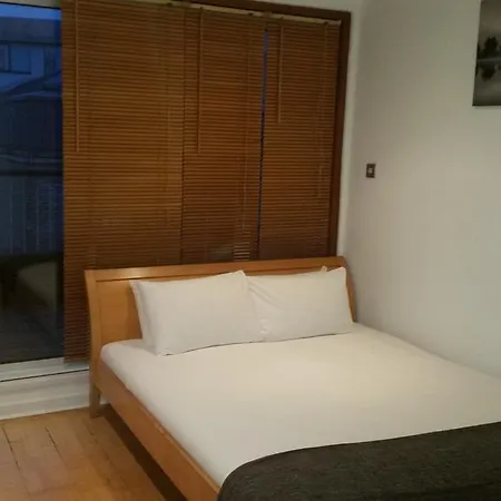 Metrostays - Stephen's 7-3 *