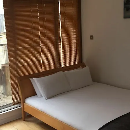 Metrostays - Stephen's 7-3 *